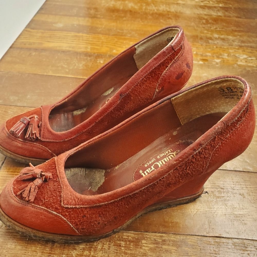 Vintage heeled wedge, size 6